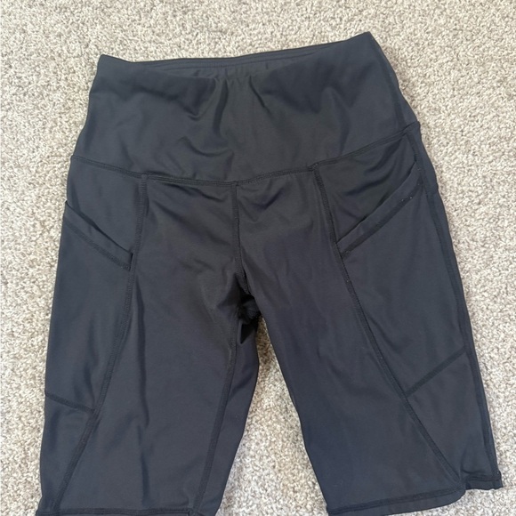 Oalka Pants - Black Oalka High-Waisted Biker Shorts with pockets – Women’s Small
